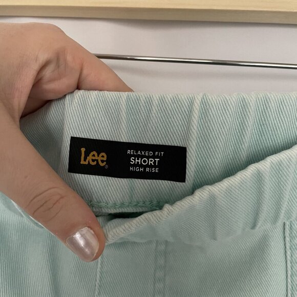 NWT Lee Womens Relaxed Fit Sea Green Shorts Medium Size 14 Summery Style - Picture 7 of 8
